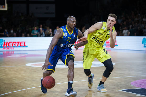 队核心中场 队核心中场